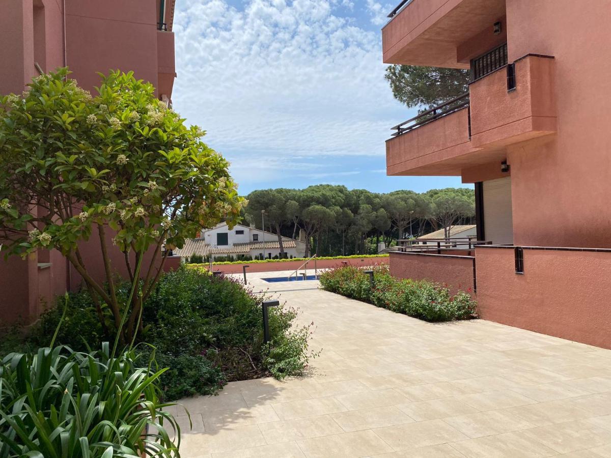 Apartamento Con Piscina En Льяфранк Екстер'єр фото